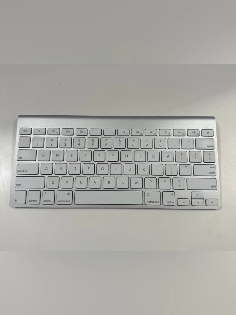 Apple A1314 Silver Aluminum Wireless Bluetooth Keyboard Keypad Tested Working